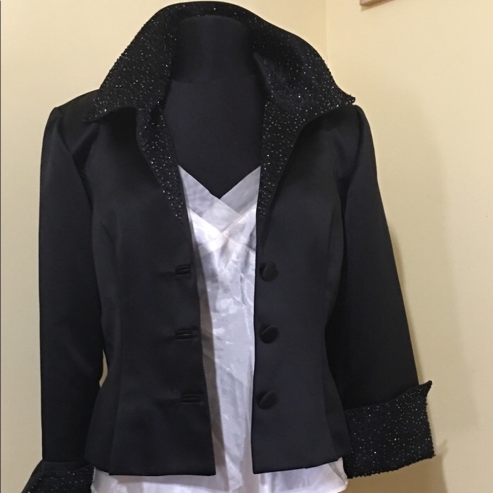 Beautiful dinner jacket➡️➕